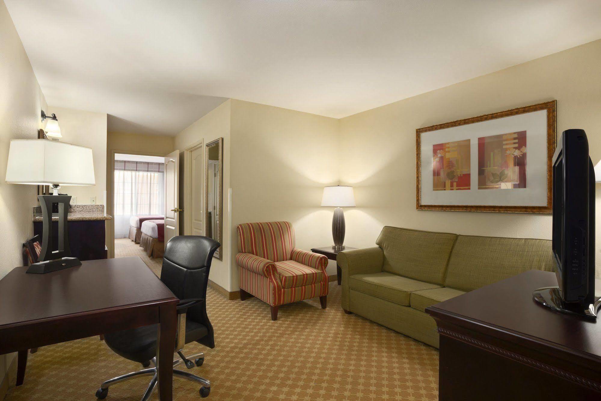 Country Inn & Suites By Radisson, Saskatoon, Sk מראה חיצוני תמונה